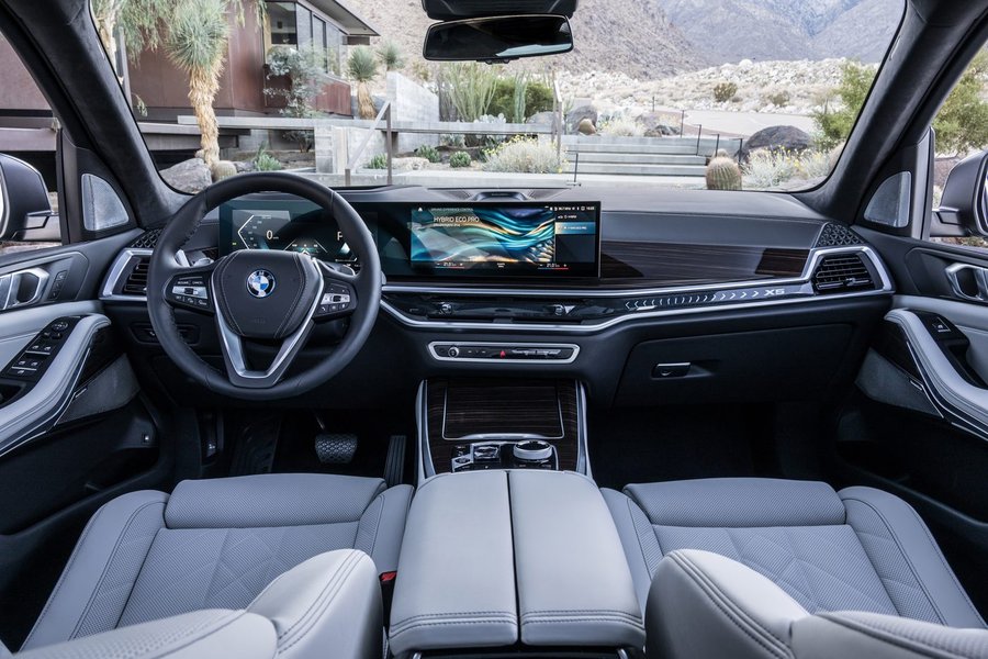 BMW X5 G65 2027 — cockpit cu Panoramic Display