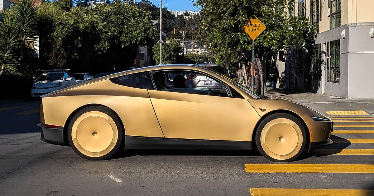 Tesla dezvăluie azi Cybercab la Austin: robotaxiul de serie fără volan și fără pedale, cu preț-țintă de 30.000 de dolari