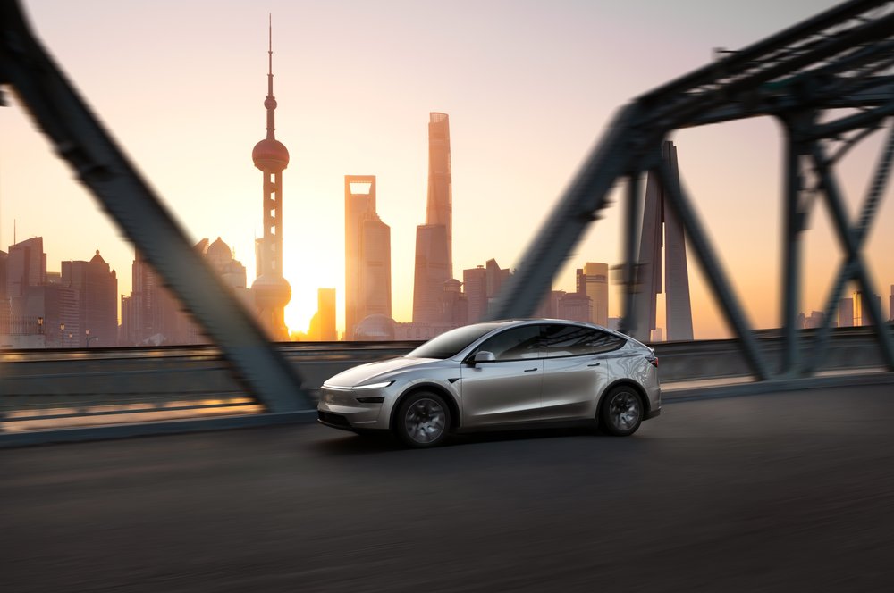 Tesla Model Y L a ajuns în SUA: 6 locuri, 325 mile autonomie și un preț de $61.990 care depășește așteptările