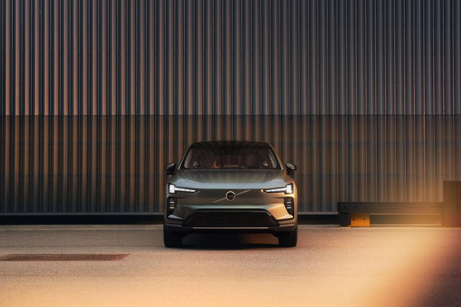 Volvo EX60 a intrat în producție: primele livrări în Suedia, prețuri de la 58.400 $ în SUA și 503 mile autonomie WLTP